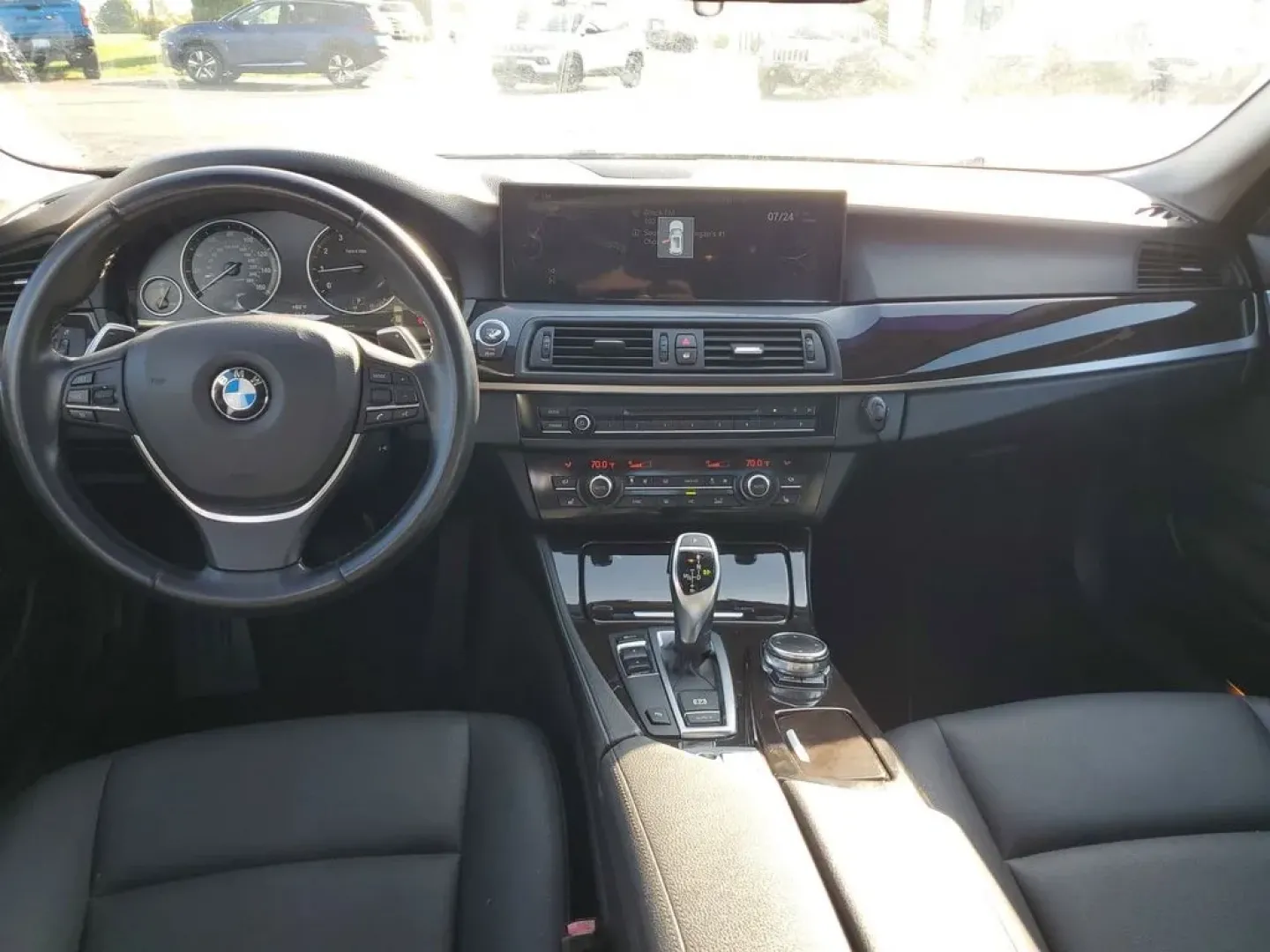 2016 Space Gray Metallic /BLACK BMW 5 series 528i (WBA5A5C55GG) with an 4 Cyl, 2.0L engine, 8-speed automatic transmission, located at 6064 Gull Rd, Kalamazoo, MI, 49048, (269) 222-0088, 42.328388, -85.512924 - Experience the perfect blend of luxury and practicality with this stunning 2016 BMW 5-Series 528i, available now at AutoMaxx - Kalamazoo! Picture yourself cruising through the vibrant streets of Kalamazoo, MI, whether you're commuting to work, enjoying a weekend getaway, or simply looking to elevate - Photo#8