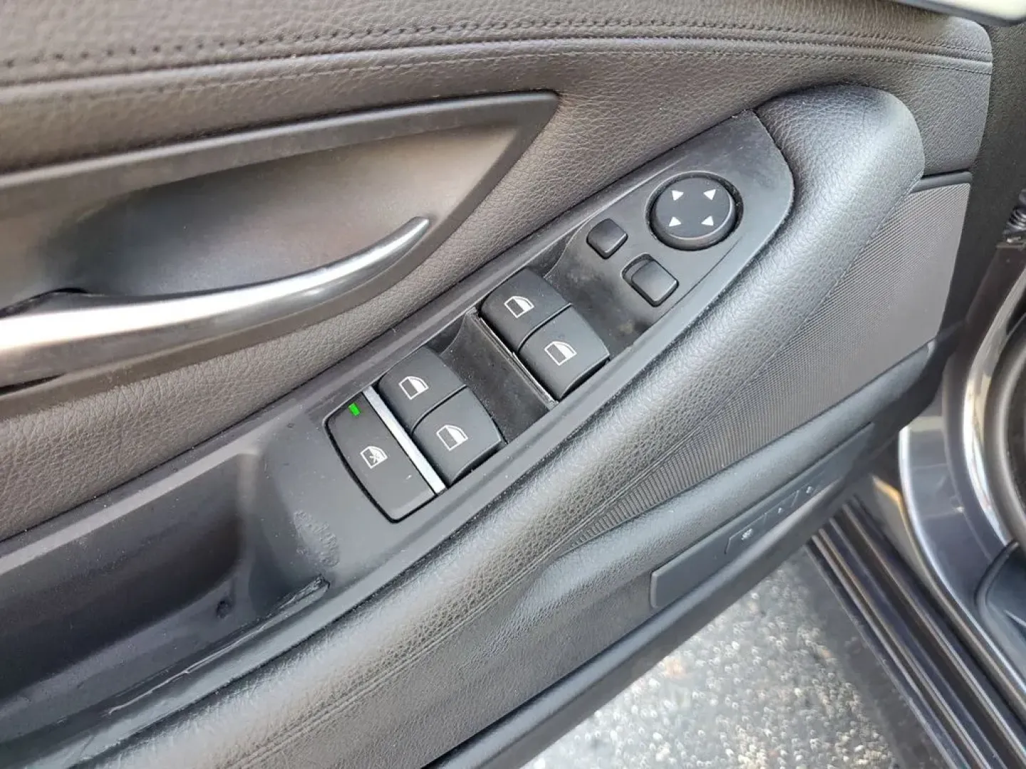 2016 Space Gray Metallic /BLACK BMW 5 series 528i (WBA5A5C55GG) with an 4 Cyl, 2.0L engine, 8-speed automatic transmission, located at 6064 Gull Rd, Kalamazoo, MI, 49048, (269) 222-0088, 42.328388, -85.512924 - Experience the perfect blend of luxury and practicality with this stunning 2016 BMW 5-Series 528i, available now at AutoMaxx - Kalamazoo! Picture yourself cruising through the vibrant streets of Kalamazoo, MI, whether you're commuting to work, enjoying a weekend getaway, or simply looking to elevate - Photo#10