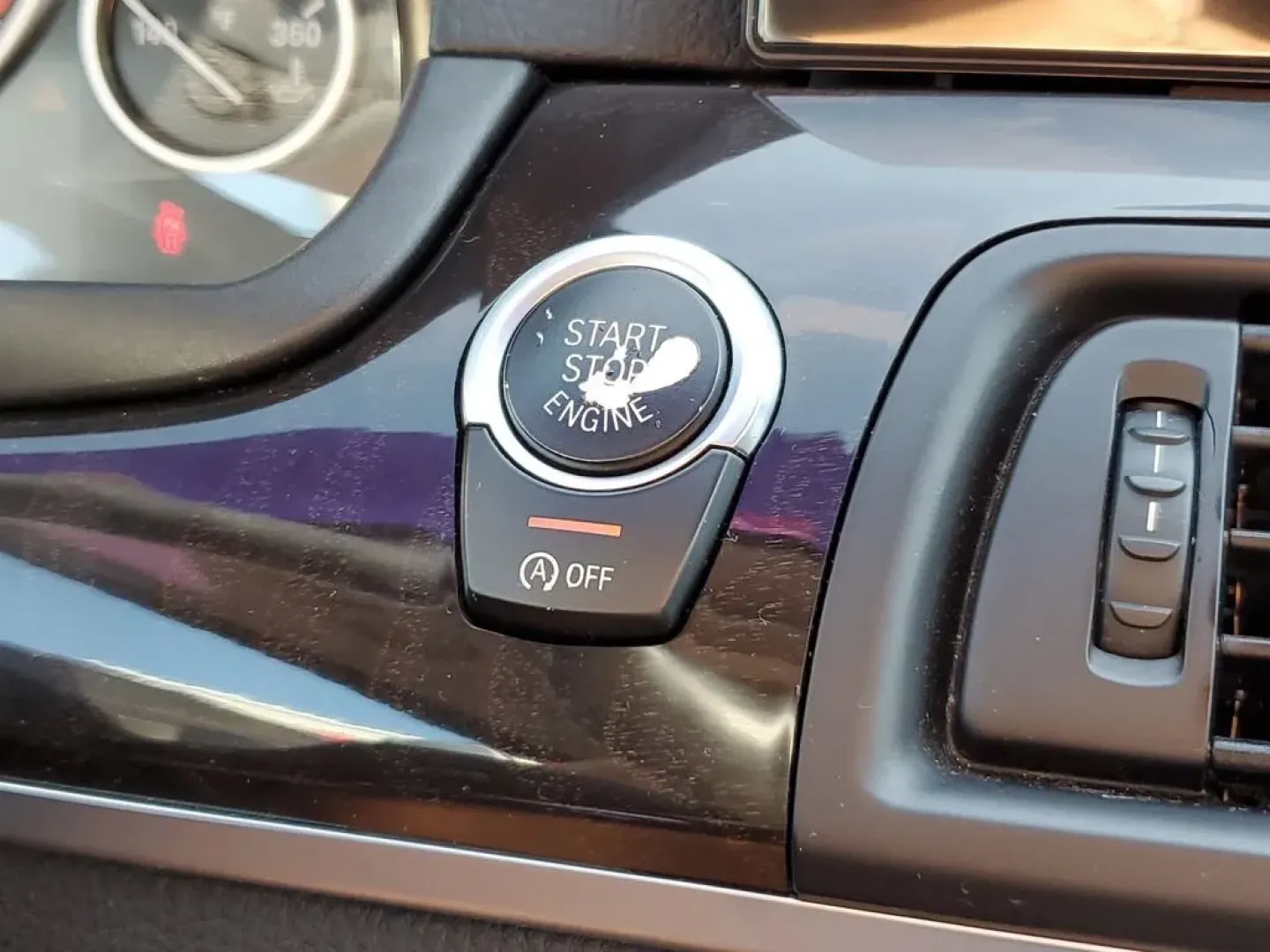 2016 Space Gray Metallic /BLACK BMW 5 series 528i (WBA5A5C55GG) with an 4 Cyl, 2.0L engine, 8-speed automatic transmission, located at 6064 Gull Rd, Kalamazoo, MI, 49048, (269) 222-0088, 42.328388, -85.512924 - Experience the perfect blend of luxury and practicality with this stunning 2016 BMW 5-Series 528i, available now at AutoMaxx - Kalamazoo! Picture yourself cruising through the vibrant streets of Kalamazoo, MI, whether you're commuting to work, enjoying a weekend getaway, or simply looking to elevate - Photo#25