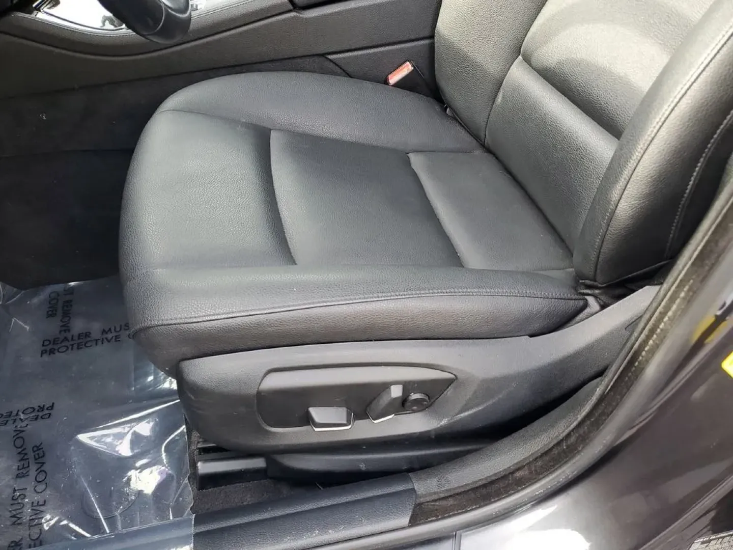 2016 Space Gray Metallic /Black BMW 5 series 528i (WBA5A5C55GG) with an 4 Cyl, 2.0L engine, 8-speed automatic transmission, located at 6064 Gull Rd, Kalamazoo, MI, 49048, (269) 222-0088, 42.328388, -85.512924 - **Discover the Perfect Blend of Luxury and Performance with the 2016 BMW 528i Your Ideal Daily Driver!**<br /> <br /> Are you on the hunt for a luxurious yet practical vehicle that enhances your daily commute while offering the performance you crave? Look no further than the stunning 2016 BMW 528i, - Photo#12