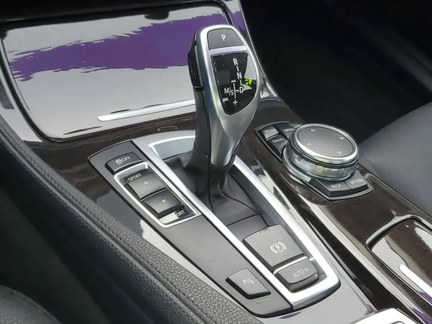 2016 Space Gray Metallic /Black BMW 5 series 528i (WBA5A5C55GG) with an 4 Cyl, 2.0L engine, 8-speed automatic transmission, located at 6064 Gull Rd, Kalamazoo, MI, 49048, (269) 222-0088, 42.328388, -85.512924 - **Discover the Perfect Blend of Luxury and Performance with the 2016 BMW 528i Your Ideal Daily Driver!**<br /> <br /> Are you on the hunt for a luxurious yet practical vehicle that enhances your daily commute while offering the performance you crave? Look no further than the stunning 2016 BMW 528i, - Photo#24