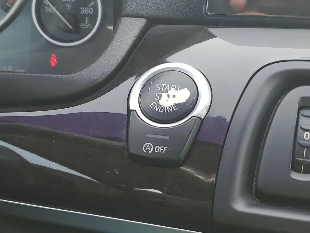 2016 Space Gray Metallic /Black BMW 5 series 528i (WBA5A5C55GG) with an 4 Cyl, 2.0L engine, 8-speed automatic transmission, located at 6064 Gull Rd, Kalamazoo, MI, 49048, (269) 222-0088, 42.328388, -85.512924 - **Discover the Perfect Blend of Luxury and Performance with the 2016 BMW 528i Your Ideal Daily Driver!**<br /> <br /> Are you on the hunt for a luxurious yet practical vehicle that enhances your daily commute while offering the performance you crave? Look no further than the stunning 2016 BMW 528i, - Photo#26