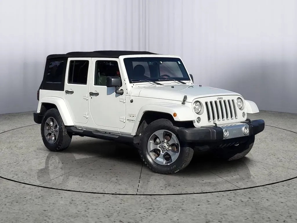 2017 Bright White Clearcoat /Dark Olive/Black Jeep Wrangler Sahara (1C4HJWEG6HL) with an V6, 3.6L engine, 6-speed automatic transmission, located at 6064 Gull Rd, Kalamazoo, MI, 49048, (269) 222-0088, 42.328388, -85.512924 - ### Experience Adventure with the 2017 Jeep Wrangler Unlimited Sahara 4WD at AutoMaxx - Kalamazoo!<br /> <br /> Are you ready to take your adventures off the beaten path? Whether you're a weekend warrior looking for thrilling road trips or a growing family seeking the perfect SUV for all your escapa - Photo#1