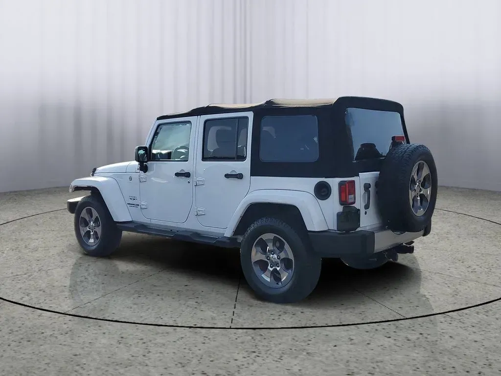 2017 Bright White Clearcoat /Dark Olive/Black Jeep Wrangler Sahara (1C4HJWEG6HL) with an V6, 3.6L engine, 6-speed automatic transmission, located at 6064 Gull Rd, Kalamazoo, MI, 49048, (269) 222-0088, 42.328388, -85.512924 - ### Experience Adventure with the 2017 Jeep Wrangler Unlimited Sahara 4WD at AutoMaxx - Kalamazoo!<br /> <br /> Are you ready to take your adventures off the beaten path? Whether you're a weekend warrior looking for thrilling road trips or a growing family seeking the perfect SUV for all your escapa - Photo#3