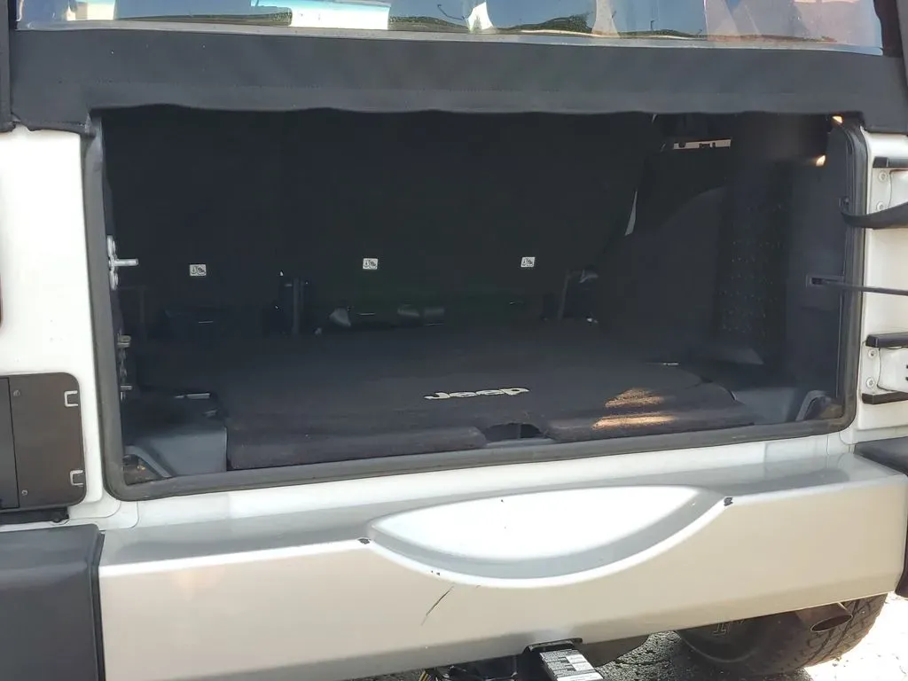 2017 Bright White Clearcoat /Dark Olive/Black Jeep Wrangler Sahara (1C4HJWEG6HL) with an V6, 3.6L engine, 6-speed automatic transmission, located at 6064 Gull Rd, Kalamazoo, MI, 49048, (269) 222-0088, 42.328388, -85.512924 - ### Experience Adventure with the 2017 Jeep Wrangler Unlimited Sahara 4WD at AutoMaxx - Kalamazoo!<br /> <br /> Are you ready to take your adventures off the beaten path? Whether you're a weekend warrior looking for thrilling road trips or a growing family seeking the perfect SUV for all your escapa - Photo#7