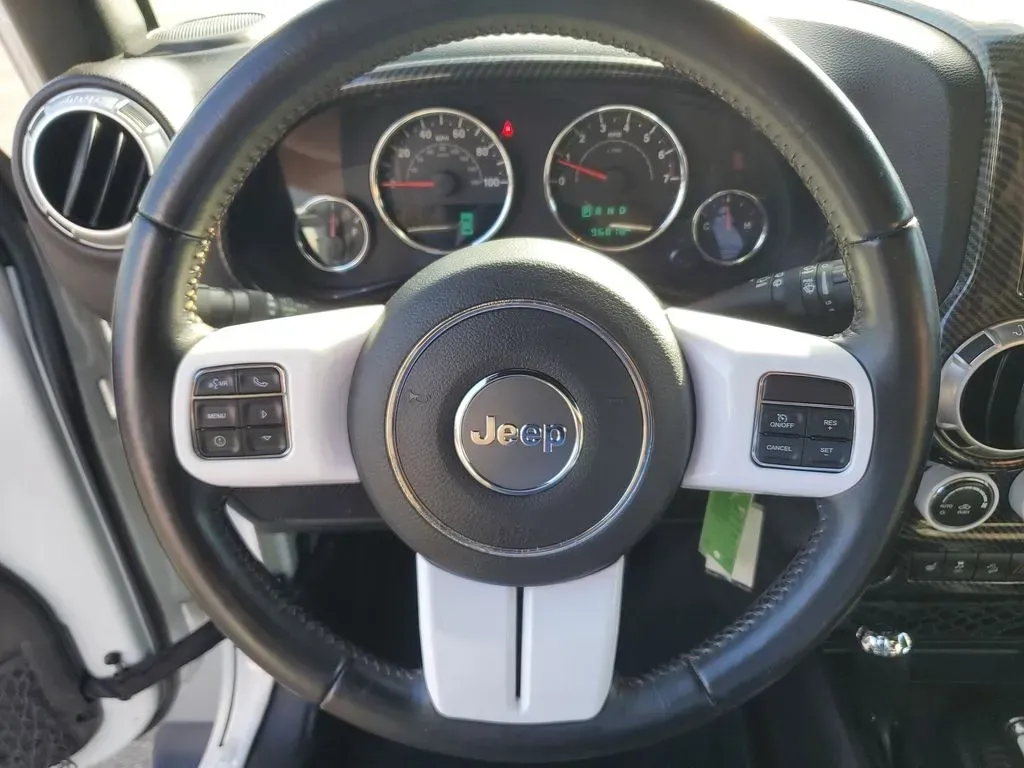 2017 Bright White Clearcoat /Dark Olive/Black Jeep Wrangler Sahara (1C4HJWEG6HL) with an V6, 3.6L engine, 6-speed automatic transmission, located at 6064 Gull Rd, Kalamazoo, MI, 49048, (269) 222-0088, 42.328388, -85.512924 - ### Experience Adventure with the 2017 Jeep Wrangler Unlimited Sahara 4WD at AutoMaxx - Kalamazoo!<br /> <br /> Are you ready to take your adventures off the beaten path? Whether you're a weekend warrior looking for thrilling road trips or a growing family seeking the perfect SUV for all your escapa - Photo#14