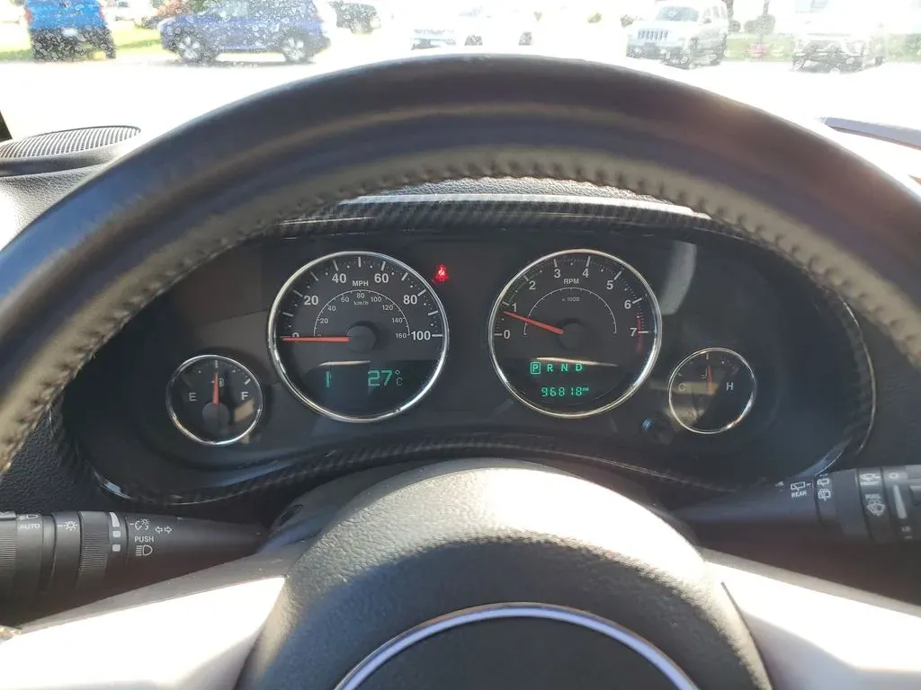 2017 Bright White Clearcoat /Dark Olive/Black Jeep Wrangler Sahara (1C4HJWEG6HL) with an V6, 3.6L engine, 6-speed automatic transmission, located at 6064 Gull Rd, Kalamazoo, MI, 49048, (269) 222-0088, 42.328388, -85.512924 - ### Experience Adventure with the 2017 Jeep Wrangler Unlimited Sahara 4WD at AutoMaxx - Kalamazoo!<br /> <br /> Are you ready to take your adventures off the beaten path? Whether you're a weekend warrior looking for thrilling road trips or a growing family seeking the perfect SUV for all your escapa - Photo#17