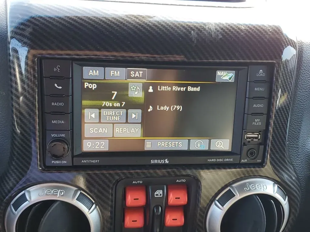 2017 Bright White Clearcoat /Dark Olive/Black Jeep Wrangler Sahara (1C4HJWEG6HL) with an V6, 3.6L engine, 6-speed automatic transmission, located at 6064 Gull Rd, Kalamazoo, MI, 49048, (269) 222-0088, 42.328388, -85.512924 - ### Experience Adventure with the 2017 Jeep Wrangler Unlimited Sahara 4WD at AutoMaxx - Kalamazoo!<br /> <br /> Are you ready to take your adventures off the beaten path? Whether you're a weekend warrior looking for thrilling road trips or a growing family seeking the perfect SUV for all your escapa - Photo#18