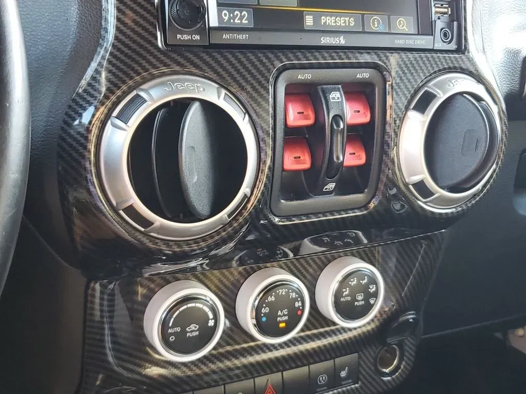 2017 Bright White Clearcoat /Dark Olive/Black Jeep Wrangler Sahara (1C4HJWEG6HL) with an V6, 3.6L engine, 6-speed automatic transmission, located at 6064 Gull Rd, Kalamazoo, MI, 49048, (269) 222-0088, 42.328388, -85.512924 - ### Experience Adventure with the 2017 Jeep Wrangler Unlimited Sahara 4WD at AutoMaxx - Kalamazoo!<br /> <br /> Are you ready to take your adventures off the beaten path? Whether you're a weekend warrior looking for thrilling road trips or a growing family seeking the perfect SUV for all your escapa - Photo#20