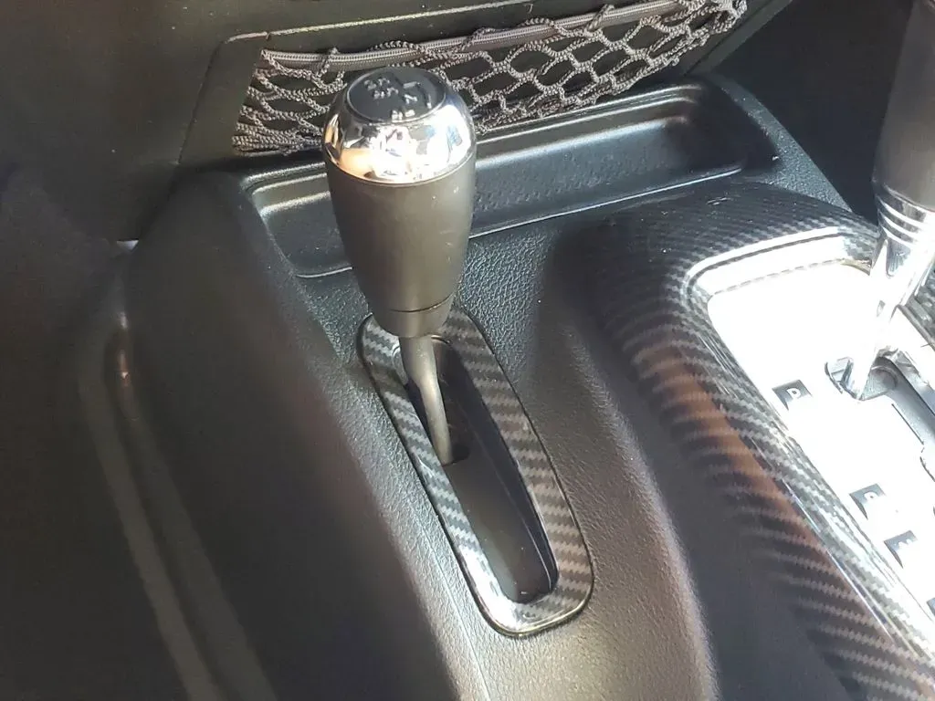 2017 Bright White Clearcoat /Dark Olive/Black Jeep Wrangler Sahara (1C4HJWEG6HL) with an V6, 3.6L engine, 6-speed automatic transmission, located at 6064 Gull Rd, Kalamazoo, MI, 49048, (269) 222-0088, 42.328388, -85.512924 - ### Experience Adventure with the 2017 Jeep Wrangler Unlimited Sahara 4WD at AutoMaxx - Kalamazoo!<br /> <br /> Are you ready to take your adventures off the beaten path? Whether you're a weekend warrior looking for thrilling road trips or a growing family seeking the perfect SUV for all your escapa - Photo#23