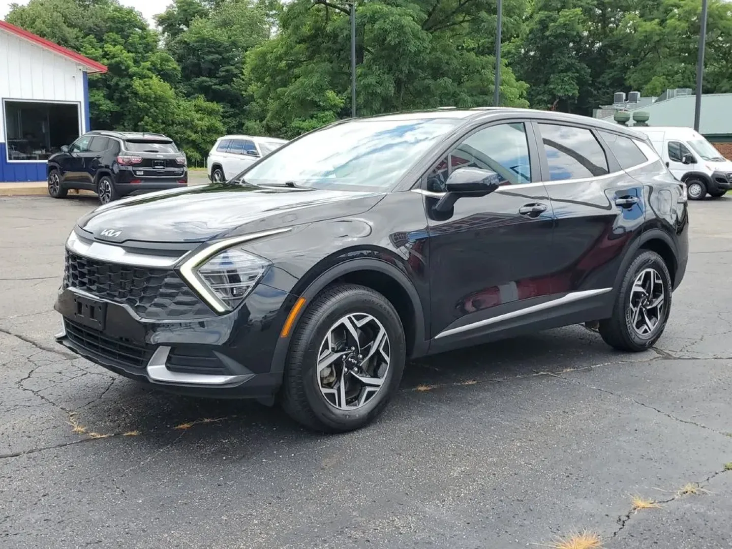 2024 Fusion Black /BLACK Kia Sportage LX (KNDPUCDFXR7) with an 4 Cyl, 2.5L engine, 8-speed automatic transmission, located at 6064 Gull Rd, Kalamazoo, MI, 49048, (269) 222-0088, 42.328388, -85.512924 - Discover the perfect blend of style, performance, and technology with this pre-owned 2024 Kia Sportage LX featuring AWD. This versatile SUV is equipped with a robust 4-cylinder, 2.5L engine, ensuring a dynamic driving experience coupled with impressive fuel efficiency. The Kia Sportage LX is designe - Photo#2