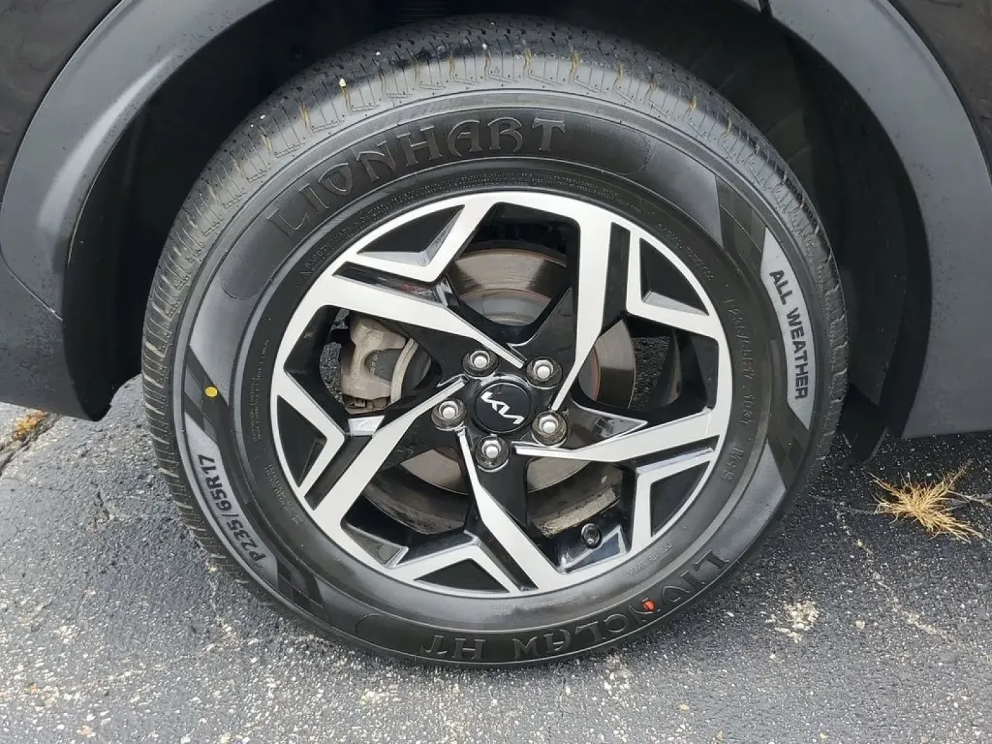 2024 Fusion Black /BLACK Kia Sportage LX (KNDPUCDFXR7) with an 4 Cyl, 2.5L engine, 8-speed automatic transmission, located at 6064 Gull Rd, Kalamazoo, MI, 49048, (269) 222-0088, 42.328388, -85.512924 - Discover the perfect blend of style, performance, and technology with this pre-owned 2024 Kia Sportage LX featuring AWD. This versatile SUV is equipped with a robust 4-cylinder, 2.5L engine, ensuring a dynamic driving experience coupled with impressive fuel efficiency. The Kia Sportage LX is designe - Photo#5