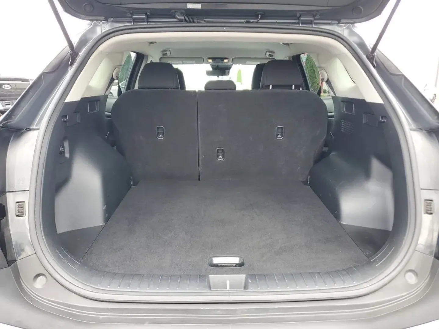 2024 Fusion Black /BLACK Kia Sportage LX (KNDPUCDFXR7) with an 4 Cyl, 2.5L engine, 8-speed automatic transmission, located at 6064 Gull Rd, Kalamazoo, MI, 49048, (269) 222-0088, 42.328388, -85.512924 - Discover the perfect blend of style, performance, and technology with this pre-owned 2024 Kia Sportage LX featuring AWD. This versatile SUV is equipped with a robust 4-cylinder, 2.5L engine, ensuring a dynamic driving experience coupled with impressive fuel efficiency. The Kia Sportage LX is designe - Photo#7