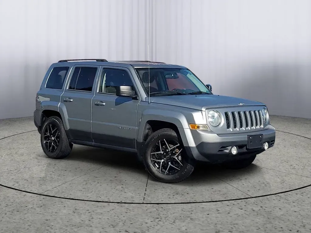 2015 Billet Silver Metallic Clearcoat /Dark Slate Gray Jeep Patriot Sport (1C4NJRBB4FD) with an 4 Cyl, 2.4L engine, 6-speed automatic transmission, located at 6064 Gull Rd, Kalamazoo, MI, 49048, (269) 222-0088, 42.328388, -85.512924 - **Adventure Awaits with this 2015 Jeep Patriot Sport 4WD at AutoMaxx - Kalamazoo!**<br /> <br /> Are you ready to elevate your next family road trip or weekend adventure? Look no further than this rugged 2015 Jeep Patriot Sport 4WD, now available at AutoMaxx - Kalamazoo. With its robust performance, - Photo#1