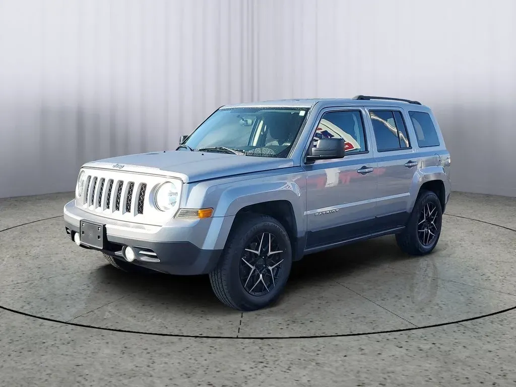 2015 Billet Silver Metallic Clearcoat /Dark Slate Gray Jeep Patriot Sport (1C4NJRBB4FD) with an 4 Cyl, 2.4L engine, 6-speed automatic transmission, located at 6064 Gull Rd, Kalamazoo, MI, 49048, (269) 222-0088, 42.328388, -85.512924 - **Adventure Awaits with this 2015 Jeep Patriot Sport 4WD at AutoMaxx - Kalamazoo!**<br /> <br /> Are you ready to elevate your next family road trip or weekend adventure? Look no further than this rugged 2015 Jeep Patriot Sport 4WD, now available at AutoMaxx - Kalamazoo. With its robust performance, - Photo#2