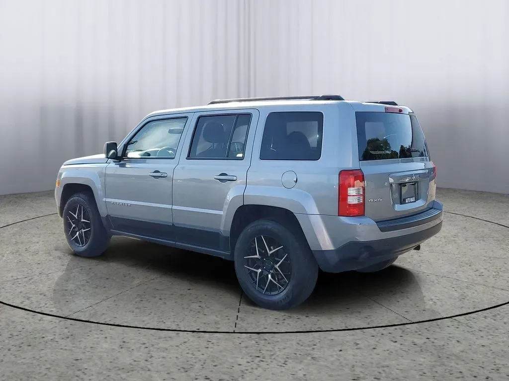 2015 Billet Silver Metallic Clearcoat /Dark Slate Gray Jeep Patriot Sport (1C4NJRBB4FD) with an 4 Cyl, 2.4L engine, 6-speed automatic transmission, located at 6064 Gull Rd, Kalamazoo, MI, 49048, (269) 222-0088, 42.328388, -85.512924 - **Adventure Awaits with this 2015 Jeep Patriot Sport 4WD at AutoMaxx - Kalamazoo!**<br /> <br /> Are you ready to elevate your next family road trip or weekend adventure? Look no further than this rugged 2015 Jeep Patriot Sport 4WD, now available at AutoMaxx - Kalamazoo. With its robust performance, - Photo#3