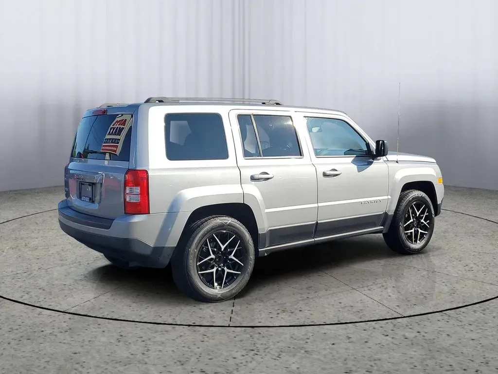 2015 Billet Silver Metallic Clearcoat /Dark Slate Gray Jeep Patriot Sport (1C4NJRBB4FD) with an 4 Cyl, 2.4L engine, 6-speed automatic transmission, located at 6064 Gull Rd, Kalamazoo, MI, 49048, (269) 222-0088, 42.328388, -85.512924 - **Adventure Awaits with this 2015 Jeep Patriot Sport 4WD at AutoMaxx - Kalamazoo!**<br /> <br /> Are you ready to elevate your next family road trip or weekend adventure? Look no further than this rugged 2015 Jeep Patriot Sport 4WD, now available at AutoMaxx - Kalamazoo. With its robust performance, - Photo#4