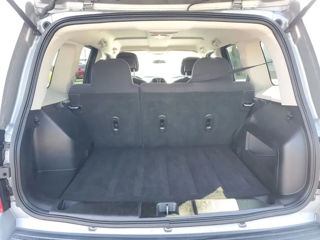 2015 Billet Silver Metallic Clearcoat /Dark Slate Gray Jeep Patriot Sport (1C4NJRBB4FD) with an 4 Cyl, 2.4L engine, 6-speed automatic transmission, located at 6064 Gull Rd, Kalamazoo, MI, 49048, (269) 222-0088, 42.328388, -85.512924 - **Adventure Awaits with this 2015 Jeep Patriot Sport 4WD at AutoMaxx - Kalamazoo!**<br /> <br /> Are you ready to elevate your next family road trip or weekend adventure? Look no further than this rugged 2015 Jeep Patriot Sport 4WD, now available at AutoMaxx - Kalamazoo. With its robust performance, - Photo#7