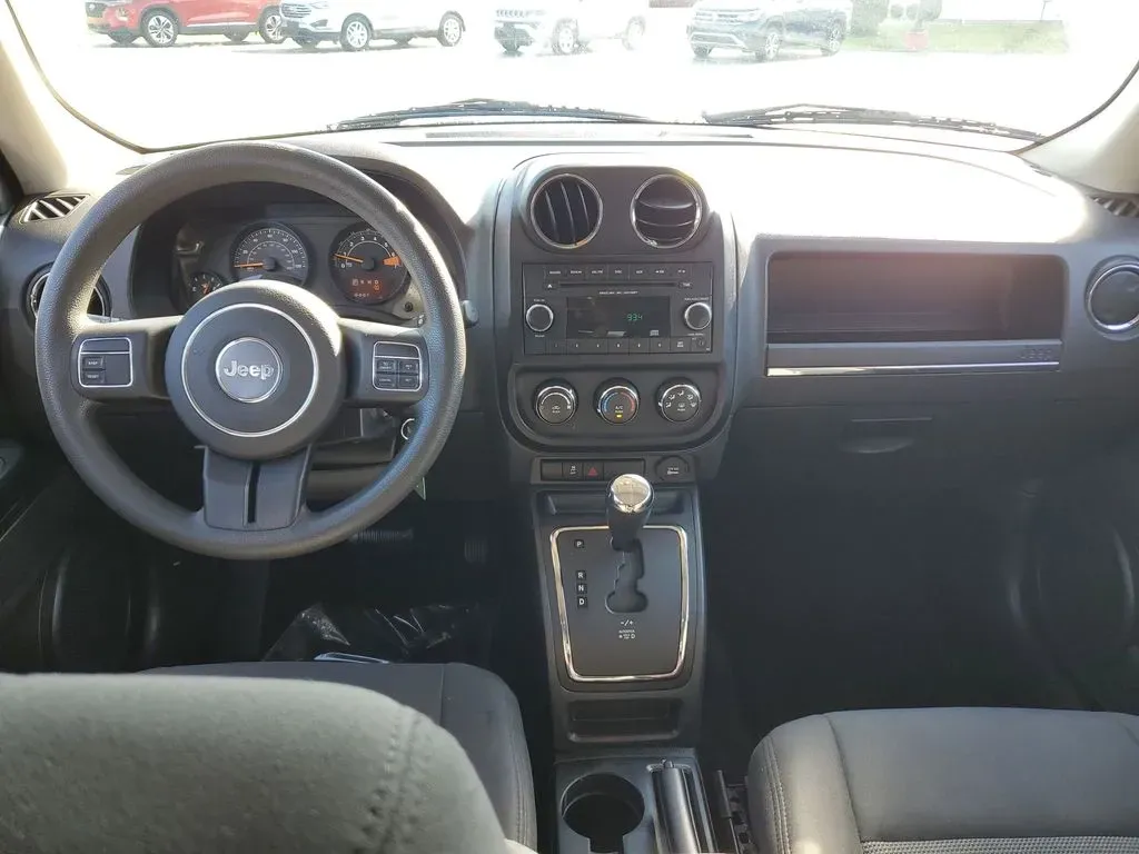 2015 Billet Silver Metallic Clearcoat /Dark Slate Gray Jeep Patriot Sport (1C4NJRBB4FD) with an 4 Cyl, 2.4L engine, 6-speed automatic transmission, located at 6064 Gull Rd, Kalamazoo, MI, 49048, (269) 222-0088, 42.328388, -85.512924 - **Adventure Awaits with this 2015 Jeep Patriot Sport 4WD at AutoMaxx - Kalamazoo!**<br /> <br /> Are you ready to elevate your next family road trip or weekend adventure? Look no further than this rugged 2015 Jeep Patriot Sport 4WD, now available at AutoMaxx - Kalamazoo. With its robust performance, - Photo#9