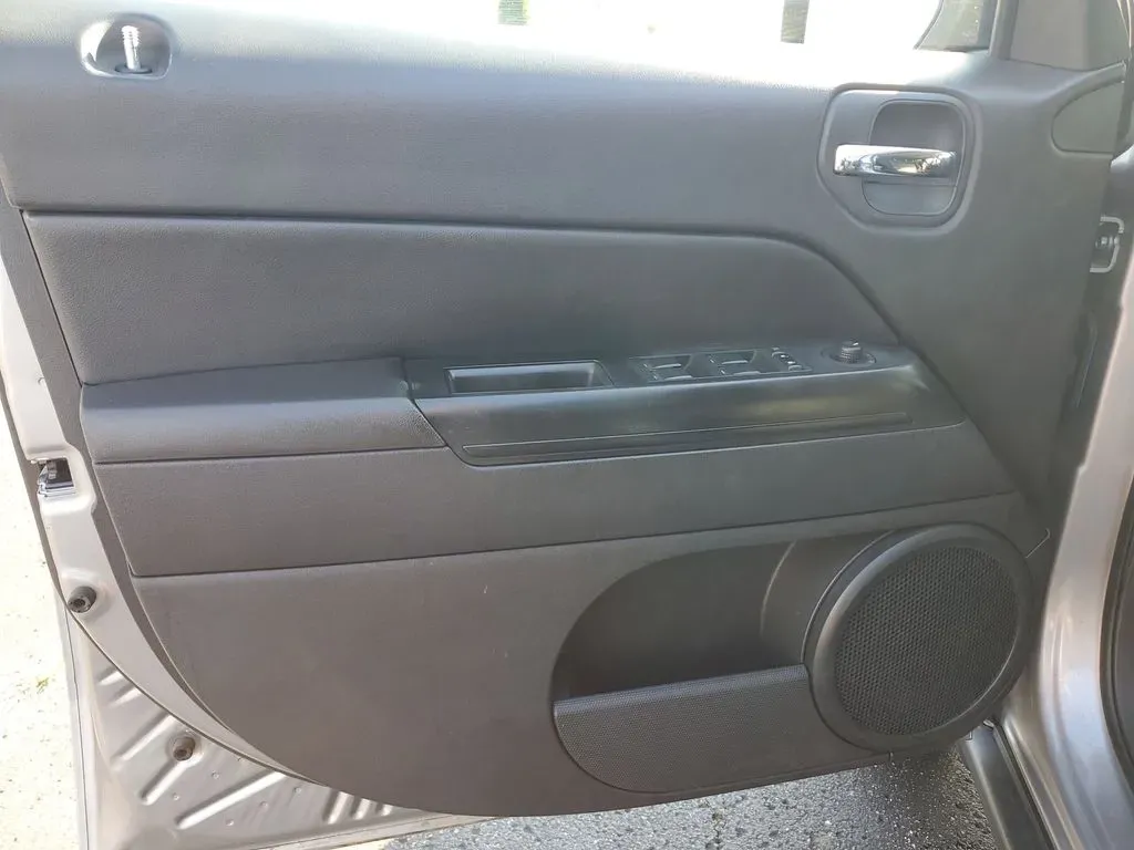 2015 Billet Silver Metallic Clearcoat /Dark Slate Gray Jeep Patriot Sport (1C4NJRBB4FD) with an 4 Cyl, 2.4L engine, 6-speed automatic transmission, located at 6064 Gull Rd, Kalamazoo, MI, 49048, (269) 222-0088, 42.328388, -85.512924 - **Adventure Awaits with this 2015 Jeep Patriot Sport 4WD at AutoMaxx - Kalamazoo!**<br /> <br /> Are you ready to elevate your next family road trip or weekend adventure? Look no further than this rugged 2015 Jeep Patriot Sport 4WD, now available at AutoMaxx - Kalamazoo. With its robust performance, - Photo#10