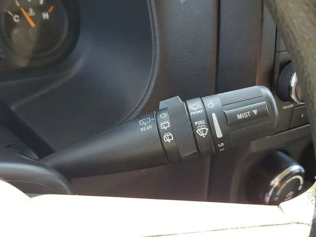 2015 Billet Silver Metallic Clearcoat /Dark Slate Gray Jeep Patriot Sport (1C4NJRBB4FD) with an 4 Cyl, 2.4L engine, 6-speed automatic transmission, located at 6064 Gull Rd, Kalamazoo, MI, 49048, (269) 222-0088, 42.328388, -85.512924 - **Adventure Awaits with this 2015 Jeep Patriot Sport 4WD at AutoMaxx - Kalamazoo!**<br /> <br /> Are you ready to elevate your next family road trip or weekend adventure? Look no further than this rugged 2015 Jeep Patriot Sport 4WD, now available at AutoMaxx - Kalamazoo. With its robust performance, - Photo#18