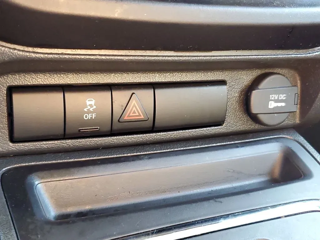 2015 Billet Silver Metallic Clearcoat /Dark Slate Gray Jeep Patriot Sport (1C4NJRBB4FD) with an 4 Cyl, 2.4L engine, 6-speed automatic transmission, located at 6064 Gull Rd, Kalamazoo, MI, 49048, (269) 222-0088, 42.328388, -85.512924 - **Adventure Awaits with this 2015 Jeep Patriot Sport 4WD at AutoMaxx - Kalamazoo!**<br /> <br /> Are you ready to elevate your next family road trip or weekend adventure? Look no further than this rugged 2015 Jeep Patriot Sport 4WD, now available at AutoMaxx - Kalamazoo. With its robust performance, - Photo#20