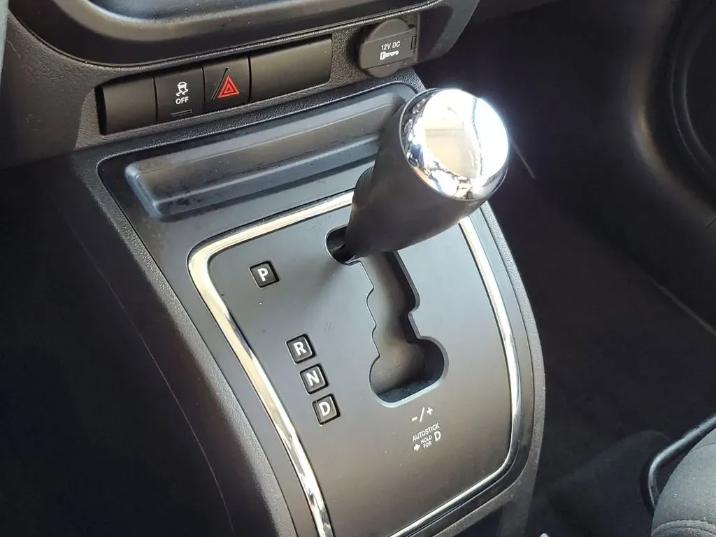 2015 Billet Silver Metallic Clearcoat /Dark Slate Gray Jeep Patriot Sport (1C4NJRBB4FD) with an 4 Cyl, 2.4L engine, 6-speed automatic transmission, located at 6064 Gull Rd, Kalamazoo, MI, 49048, (269) 222-0088, 42.328388, -85.512924 - **Adventure Awaits with this 2015 Jeep Patriot Sport 4WD at AutoMaxx - Kalamazoo!**<br /> <br /> Are you ready to elevate your next family road trip or weekend adventure? Look no further than this rugged 2015 Jeep Patriot Sport 4WD, now available at AutoMaxx - Kalamazoo. With its robust performance, - Photo#21