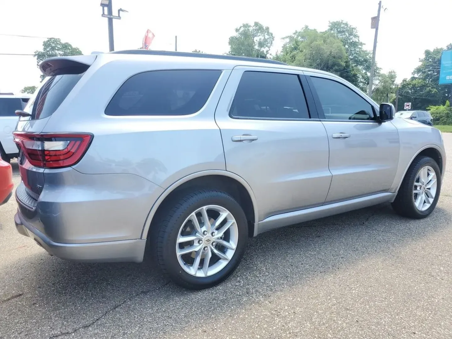 2021 Billet Clearcoat /Black Dodge Durango GT Plus (1C4RDJDG9MC) with an V6, 3.6L engine, 8-speed automatic transmission, located at 6064 Gull Rd, Kalamazoo, MI, 49048, (269) 222-0088, 42.328388, -85.512924 - **Unleash Adventure with the 2021 Dodge Durango GT AWD at AutoMaxx - Battle Creek!**<br /> <br /> Are you ready to elevate your family trips and weekend getaways? The 2021 Dodge Durango GT AWD is the perfect vehicle for those seeking a blend of space, power, and versatility. With seating for seven a - Photo#3