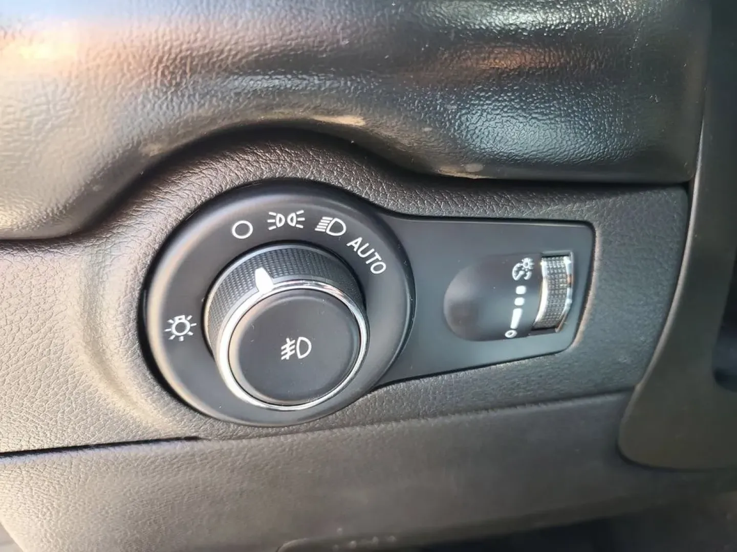 2021 Billet Clearcoat /Black Dodge Durango GT Plus (1C4RDJDG9MC) with an V6, 3.6L engine, 8-speed automatic transmission, located at 6064 Gull Rd, Kalamazoo, MI, 49048, (269) 222-0088, 42.328388, -85.512924 - **Unleash Adventure with the 2021 Dodge Durango GT AWD at AutoMaxx - Battle Creek!**<br /> <br /> Are you ready to elevate your family trips and weekend getaways? The 2021 Dodge Durango GT AWD is the perfect vehicle for those seeking a blend of space, power, and versatility. With seating for seven a - Photo#11