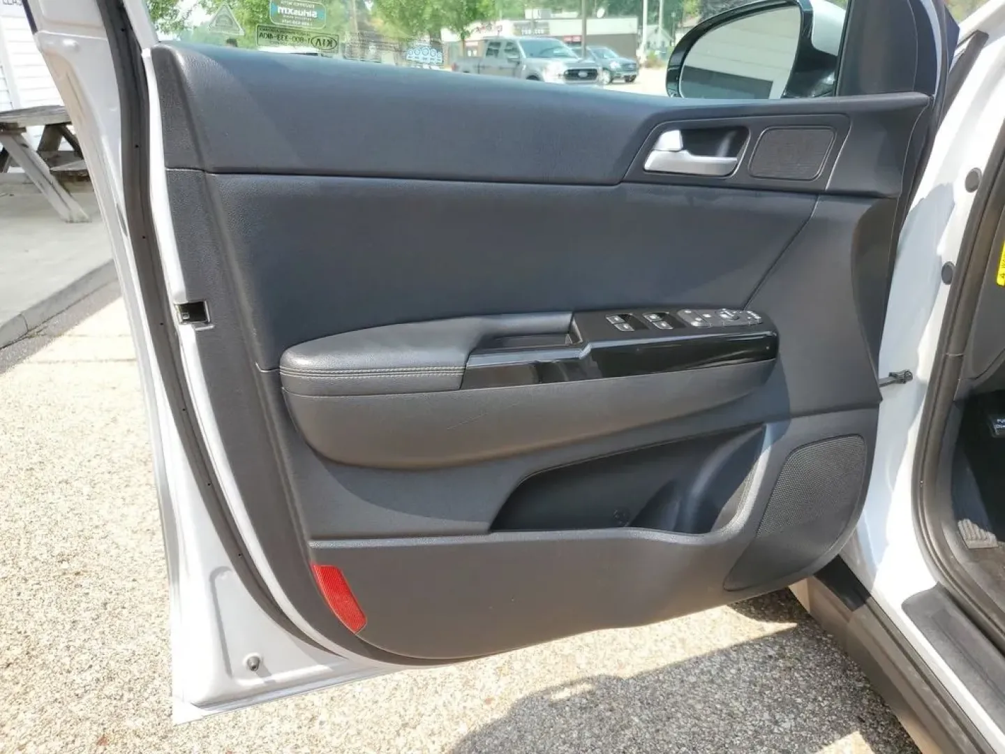 2018 Sparkling Silver /Black Kia Sportage EX (KNDPNCAC2J7) with an 4 Cyl, 2.4L engine, 6-speed automatic transmission, located at 6064 Gull Rd, Kalamazoo, MI, 49048, (269) 222-0088, 42.328388, -85.512924 - Are you ready to elevate your daily commute or embark on unforgettable weekend adventures? Look no further than this stunning 2018 Kia Sportage EX AWD, now available at AutoMaxx - Battle Creek. Located at 234 Columbia Ave, Battle Creek, MI 49015, we specialize in quality pre-owned vehicles that cate - Photo#6