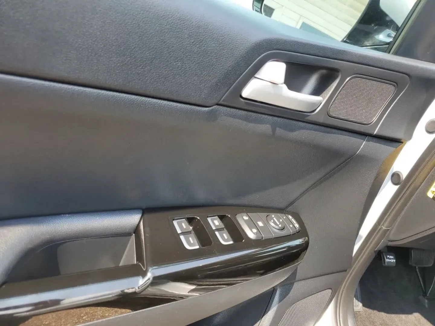 2018 Sparkling Silver /Black Kia Sportage EX (KNDPNCAC2J7) with an 4 Cyl, 2.4L engine, 6-speed automatic transmission, located at 6064 Gull Rd, Kalamazoo, MI, 49048, (269) 222-0088, 42.328388, -85.512924 - Are you ready to elevate your daily commute or embark on unforgettable weekend adventures? Look no further than this stunning 2018 Kia Sportage EX AWD, now available at AutoMaxx - Battle Creek. Located at 234 Columbia Ave, Battle Creek, MI 49015, we specialize in quality pre-owned vehicles that cate - Photo#7