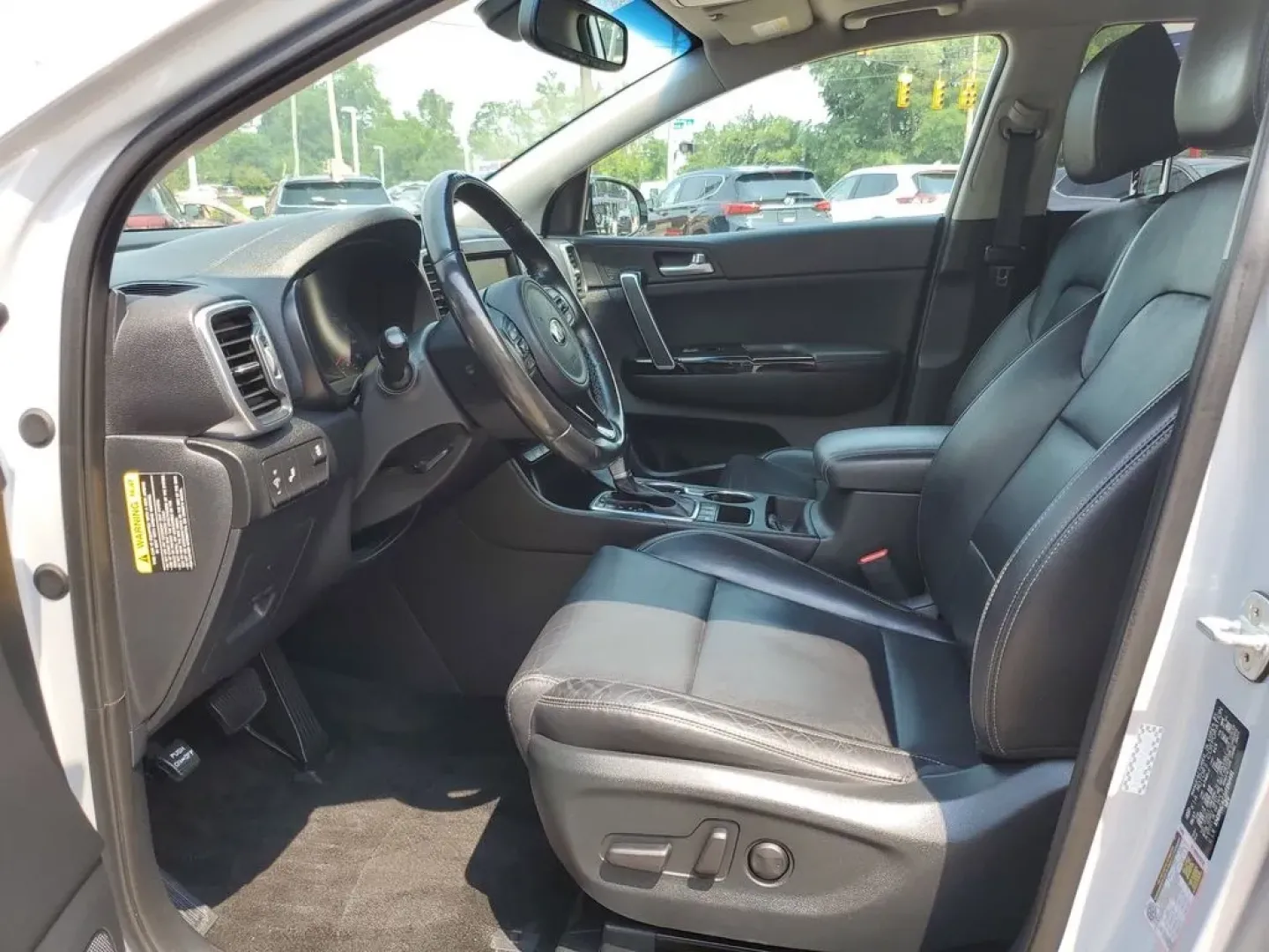 2018 Sparkling Silver /Black Kia Sportage EX (KNDPNCAC2J7) with an 4 Cyl, 2.4L engine, 6-speed automatic transmission, located at 6064 Gull Rd, Kalamazoo, MI, 49048, (269) 222-0088, 42.328388, -85.512924 - Are you ready to elevate your daily commute or embark on unforgettable weekend adventures? Look no further than this stunning 2018 Kia Sportage EX AWD, now available at AutoMaxx - Battle Creek. Located at 234 Columbia Ave, Battle Creek, MI 49015, we specialize in quality pre-owned vehicles that cate - Photo#8