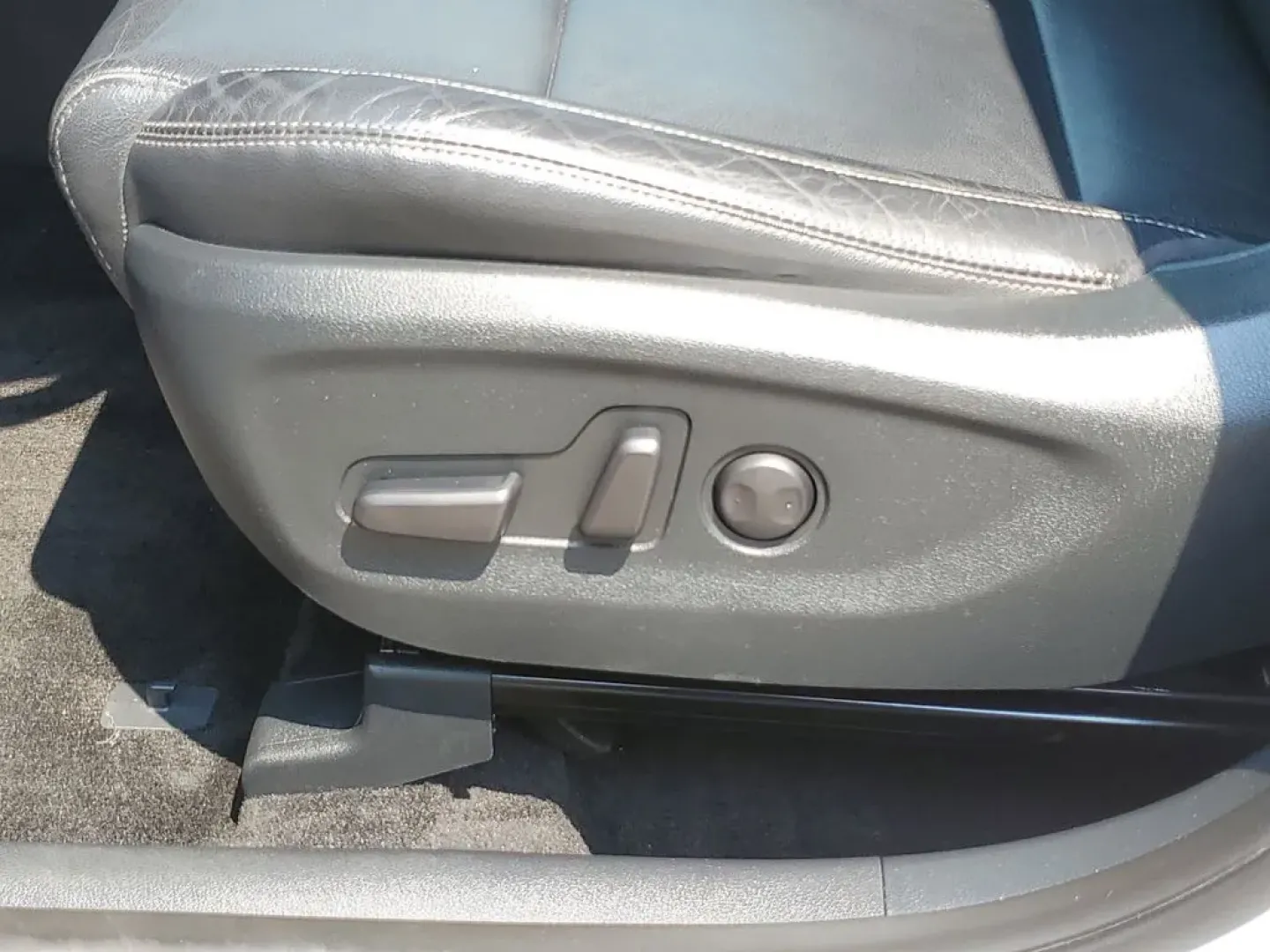 2018 Sparkling Silver /Black Kia Sportage EX (KNDPNCAC2J7) with an 4 Cyl, 2.4L engine, 6-speed automatic transmission, located at 6064 Gull Rd, Kalamazoo, MI, 49048, (269) 222-0088, 42.328388, -85.512924 - Are you ready to elevate your daily commute or embark on unforgettable weekend adventures? Look no further than this stunning 2018 Kia Sportage EX AWD, now available at AutoMaxx - Battle Creek. Located at 234 Columbia Ave, Battle Creek, MI 49015, we specialize in quality pre-owned vehicles that cate - Photo#9