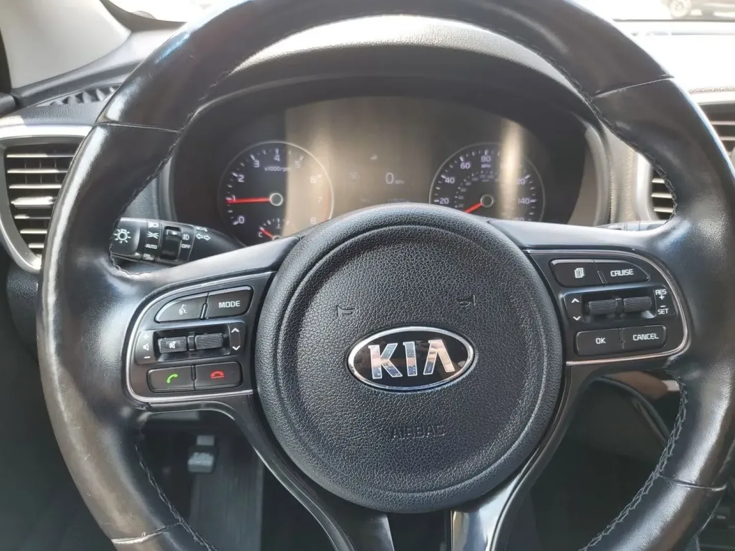 2018 Sparkling Silver /Black Kia Sportage EX (KNDPNCAC2J7) with an 4 Cyl, 2.4L engine, 6-speed automatic transmission, located at 6064 Gull Rd, Kalamazoo, MI, 49048, (269) 222-0088, 42.328388, -85.512924 - Are you ready to elevate your daily commute or embark on unforgettable weekend adventures? Look no further than this stunning 2018 Kia Sportage EX AWD, now available at AutoMaxx - Battle Creek. Located at 234 Columbia Ave, Battle Creek, MI 49015, we specialize in quality pre-owned vehicles that cate - Photo#11