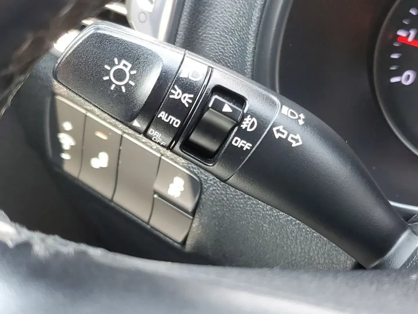2018 Sparkling Silver /Black Kia Sportage EX (KNDPNCAC2J7) with an 4 Cyl, 2.4L engine, 6-speed automatic transmission, located at 6064 Gull Rd, Kalamazoo, MI, 49048, (269) 222-0088, 42.328388, -85.512924 - Are you ready to elevate your daily commute or embark on unforgettable weekend adventures? Look no further than this stunning 2018 Kia Sportage EX AWD, now available at AutoMaxx - Battle Creek. Located at 234 Columbia Ave, Battle Creek, MI 49015, we specialize in quality pre-owned vehicles that cate - Photo#16