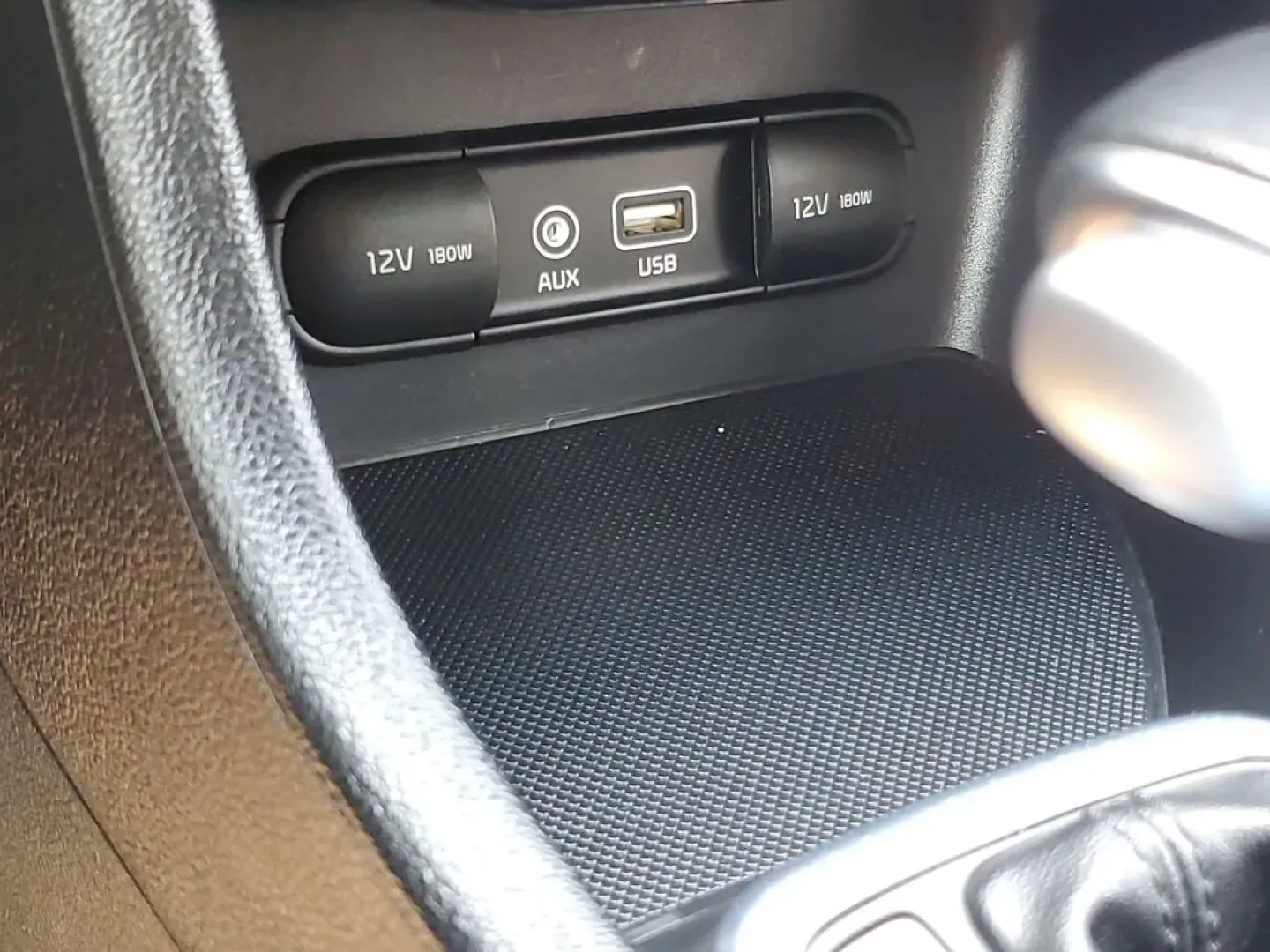 2018 Sparkling Silver /Black Kia Sportage EX (KNDPNCAC2J7) with an 4 Cyl, 2.4L engine, 6-speed automatic transmission, located at 6064 Gull Rd, Kalamazoo, MI, 49048, (269) 222-0088, 42.328388, -85.512924 - Are you ready to elevate your daily commute or embark on unforgettable weekend adventures? Look no further than this stunning 2018 Kia Sportage EX AWD, now available at AutoMaxx - Battle Creek. Located at 234 Columbia Ave, Battle Creek, MI 49015, we specialize in quality pre-owned vehicles that cate - Photo#21