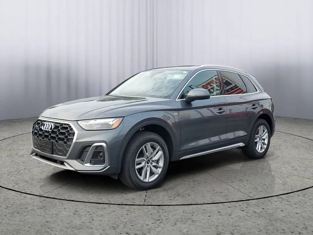 2023 Daytona Gray Pearl Effect /Black Audi Q5 S line Premium (WA1GAAFY6P2) with an 4 Cyl, 2.0L engine, 7-speed auto-shift manual transmission, located at 6064 Gull Rd, Kalamazoo, MI, 49048, (269) 222-0088, 42.328388, -85.512924 - **Elevate Your Daily Drive with the 2023 Audi Q5 at AutoMaxx Kalamazoo!**<br /> <br /> Are you searching for a vehicle that effortlessly combines style, performance, and versatility? Look no further than the stunning 2023 Audi Q5, now available at AutoMaxx, your trusted pre-owned dealership located - Photo#2