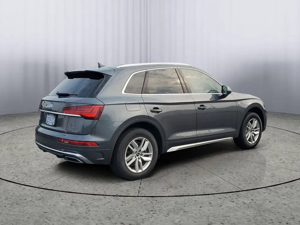 2023 Daytona Gray Pearl Effect /Black Audi Q5 S line Premium (WA1GAAFY6P2) with an 4 Cyl, 2.0L engine, 7-speed auto-shift manual transmission, located at 6064 Gull Rd, Kalamazoo, MI, 49048, (269) 222-0088, 42.328388, -85.512924 - **Elevate Your Daily Drive with the 2023 Audi Q5 at AutoMaxx Kalamazoo!**<br /> <br /> Are you searching for a vehicle that effortlessly combines style, performance, and versatility? Look no further than the stunning 2023 Audi Q5, now available at AutoMaxx, your trusted pre-owned dealership located - Photo#4