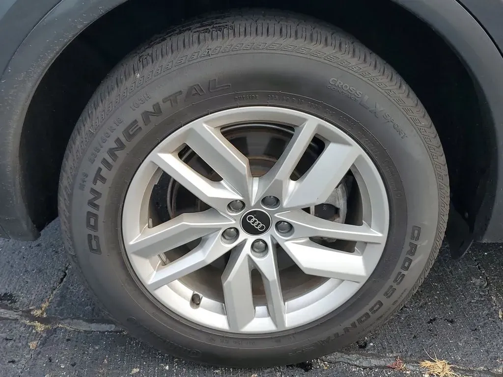 2023 Daytona Gray Pearl Effect /Black Audi Q5 S line Premium (WA1GAAFY6P2) with an 4 Cyl, 2.0L engine, 7-speed auto-shift manual transmission, located at 6064 Gull Rd, Kalamazoo, MI, 49048, (269) 222-0088, 42.328388, -85.512924 - **Elevate Your Daily Drive with the 2023 Audi Q5 at AutoMaxx Kalamazoo!**<br /> <br /> Are you searching for a vehicle that effortlessly combines style, performance, and versatility? Look no further than the stunning 2023 Audi Q5, now available at AutoMaxx, your trusted pre-owned dealership located - Photo#5