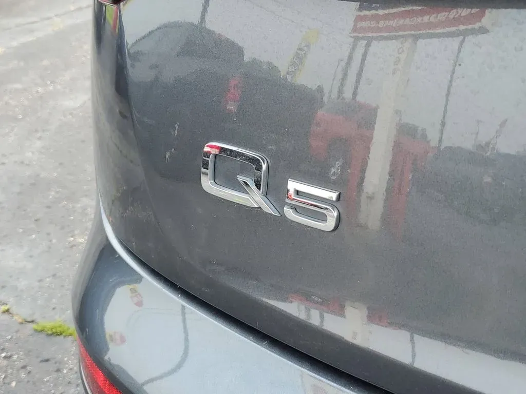 2023 Daytona Gray Pearl Effect /Black Audi Q5 S line Premium (WA1GAAFY6P2) with an 4 Cyl, 2.0L engine, 7-speed auto-shift manual transmission, located at 6064 Gull Rd, Kalamazoo, MI, 49048, (269) 222-0088, 42.328388, -85.512924 - **Elevate Your Daily Drive with the 2023 Audi Q5 at AutoMaxx Kalamazoo!**<br /> <br /> Are you searching for a vehicle that effortlessly combines style, performance, and versatility? Look no further than the stunning 2023 Audi Q5, now available at AutoMaxx, your trusted pre-owned dealership located - Photo#6