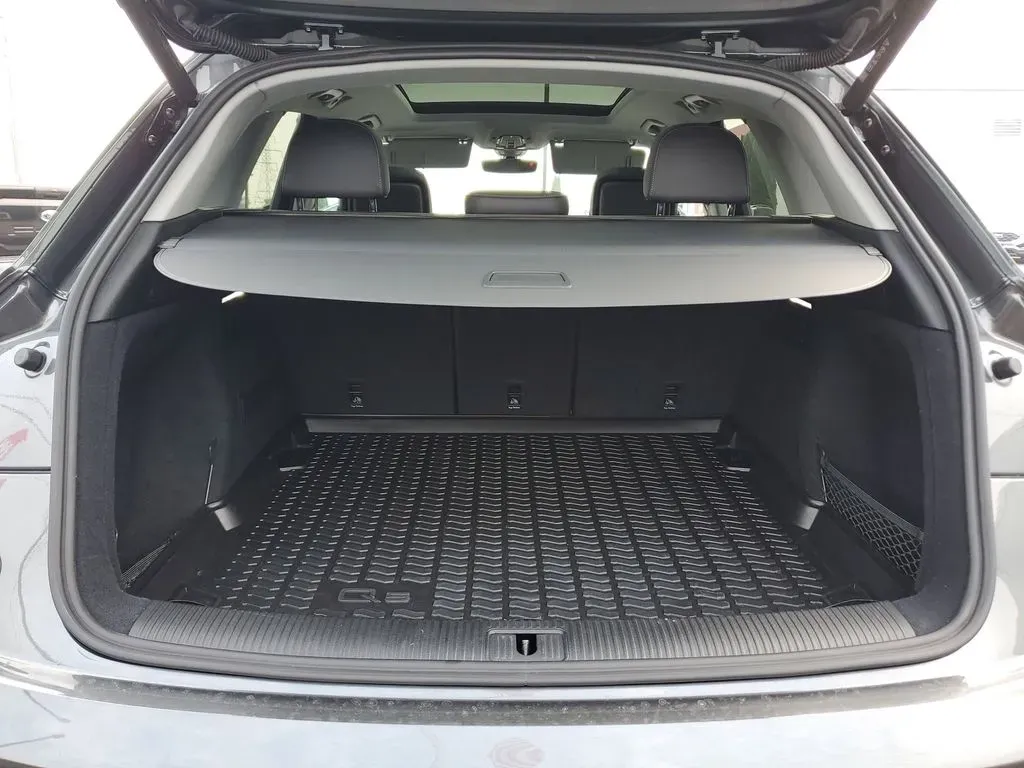 2023 Daytona Gray Pearl Effect /Black Audi Q5 S line Premium (WA1GAAFY6P2) with an 4 Cyl, 2.0L engine, 7-speed auto-shift manual transmission, located at 6064 Gull Rd, Kalamazoo, MI, 49048, (269) 222-0088, 42.328388, -85.512924 - **Elevate Your Daily Drive with the 2023 Audi Q5 at AutoMaxx Kalamazoo!**<br /> <br /> Are you searching for a vehicle that effortlessly combines style, performance, and versatility? Look no further than the stunning 2023 Audi Q5, now available at AutoMaxx, your trusted pre-owned dealership located - Photo#8