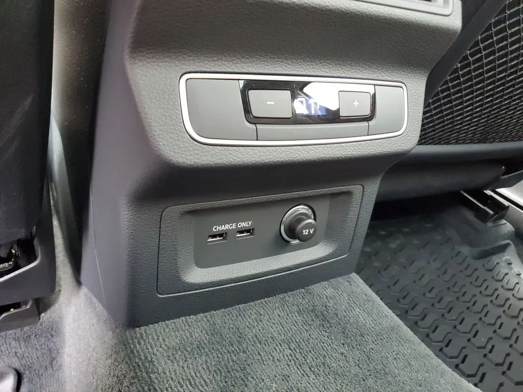 2023 Daytona Gray Pearl Effect /Black Audi Q5 S line Premium (WA1GAAFY6P2) with an 4 Cyl, 2.0L engine, 7-speed auto-shift manual transmission, located at 6064 Gull Rd, Kalamazoo, MI, 49048, (269) 222-0088, 42.328388, -85.512924 - **Elevate Your Daily Drive with the 2023 Audi Q5 at AutoMaxx Kalamazoo!**<br /> <br /> Are you searching for a vehicle that effortlessly combines style, performance, and versatility? Look no further than the stunning 2023 Audi Q5, now available at AutoMaxx, your trusted pre-owned dealership located - Photo#11