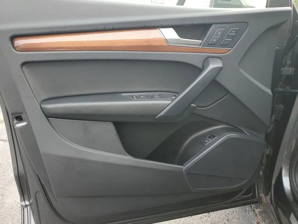 2023 Daytona Gray Pearl Effect /Black Audi Q5 S line Premium (WA1GAAFY6P2) with an 4 Cyl, 2.0L engine, 7-speed auto-shift manual transmission, located at 6064 Gull Rd, Kalamazoo, MI, 49048, (269) 222-0088, 42.328388, -85.512924 - **Elevate Your Daily Drive with the 2023 Audi Q5 at AutoMaxx Kalamazoo!**<br /> <br /> Are you searching for a vehicle that effortlessly combines style, performance, and versatility? Look no further than the stunning 2023 Audi Q5, now available at AutoMaxx, your trusted pre-owned dealership located - Photo#12