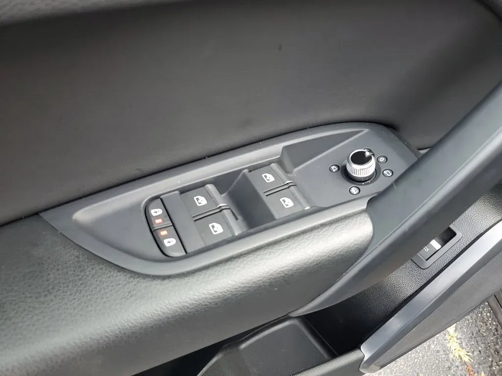 2023 Daytona Gray Pearl Effect /Black Audi Q5 S line Premium (WA1GAAFY6P2) with an 4 Cyl, 2.0L engine, 7-speed auto-shift manual transmission, located at 6064 Gull Rd, Kalamazoo, MI, 49048, (269) 222-0088, 42.328388, -85.512924 - **Elevate Your Daily Drive with the 2023 Audi Q5 at AutoMaxx Kalamazoo!**<br /> <br /> Are you searching for a vehicle that effortlessly combines style, performance, and versatility? Look no further than the stunning 2023 Audi Q5, now available at AutoMaxx, your trusted pre-owned dealership located - Photo#13