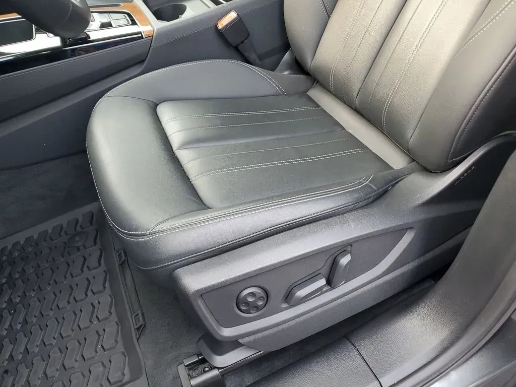 2023 Daytona Gray Pearl Effect /Black Audi Q5 S line Premium (WA1GAAFY6P2) with an 4 Cyl, 2.0L engine, 7-speed auto-shift manual transmission, located at 6064 Gull Rd, Kalamazoo, MI, 49048, (269) 222-0088, 42.328388, -85.512924 - **Elevate Your Daily Drive with the 2023 Audi Q5 at AutoMaxx Kalamazoo!**<br /> <br /> Are you searching for a vehicle that effortlessly combines style, performance, and versatility? Look no further than the stunning 2023 Audi Q5, now available at AutoMaxx, your trusted pre-owned dealership located - Photo#14