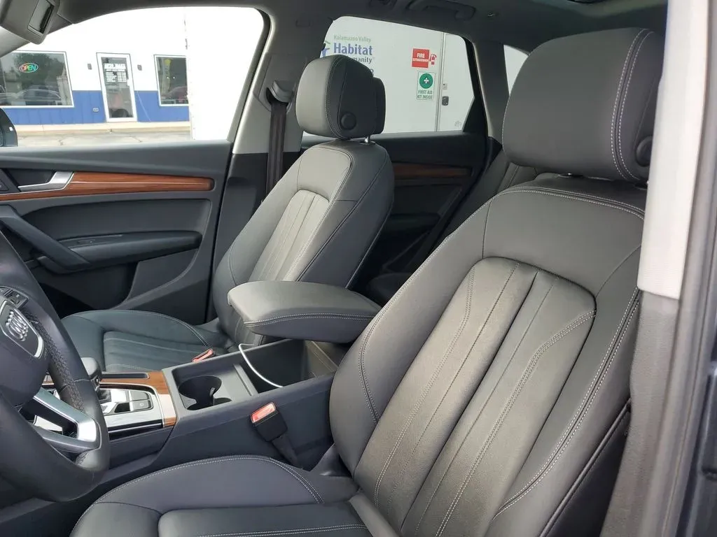 2023 Daytona Gray Pearl Effect /Black Audi Q5 S line Premium (WA1GAAFY6P2) with an 4 Cyl, 2.0L engine, 7-speed auto-shift manual transmission, located at 6064 Gull Rd, Kalamazoo, MI, 49048, (269) 222-0088, 42.328388, -85.512924 - **Elevate Your Daily Drive with the 2023 Audi Q5 at AutoMaxx Kalamazoo!**<br /> <br /> Are you searching for a vehicle that effortlessly combines style, performance, and versatility? Look no further than the stunning 2023 Audi Q5, now available at AutoMaxx, your trusted pre-owned dealership located - Photo#15