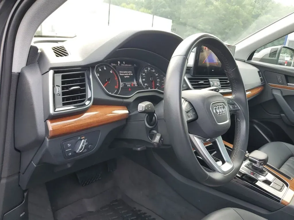 2023 Daytona Gray Pearl Effect /Black Audi Q5 S line Premium (WA1GAAFY6P2) with an 4 Cyl, 2.0L engine, 7-speed auto-shift manual transmission, located at 6064 Gull Rd, Kalamazoo, MI, 49048, (269) 222-0088, 42.328388, -85.512924 - **Elevate Your Daily Drive with the 2023 Audi Q5 at AutoMaxx Kalamazoo!**<br /> <br /> Are you searching for a vehicle that effortlessly combines style, performance, and versatility? Look no further than the stunning 2023 Audi Q5, now available at AutoMaxx, your trusted pre-owned dealership located - Photo#16