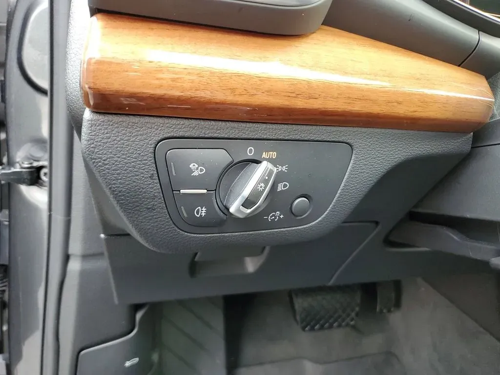 2023 Daytona Gray Pearl Effect /Black Audi Q5 S line Premium (WA1GAAFY6P2) with an 4 Cyl, 2.0L engine, 7-speed auto-shift manual transmission, located at 6064 Gull Rd, Kalamazoo, MI, 49048, (269) 222-0088, 42.328388, -85.512924 - **Elevate Your Daily Drive with the 2023 Audi Q5 at AutoMaxx Kalamazoo!**<br /> <br /> Are you searching for a vehicle that effortlessly combines style, performance, and versatility? Look no further than the stunning 2023 Audi Q5, now available at AutoMaxx, your trusted pre-owned dealership located - Photo#17