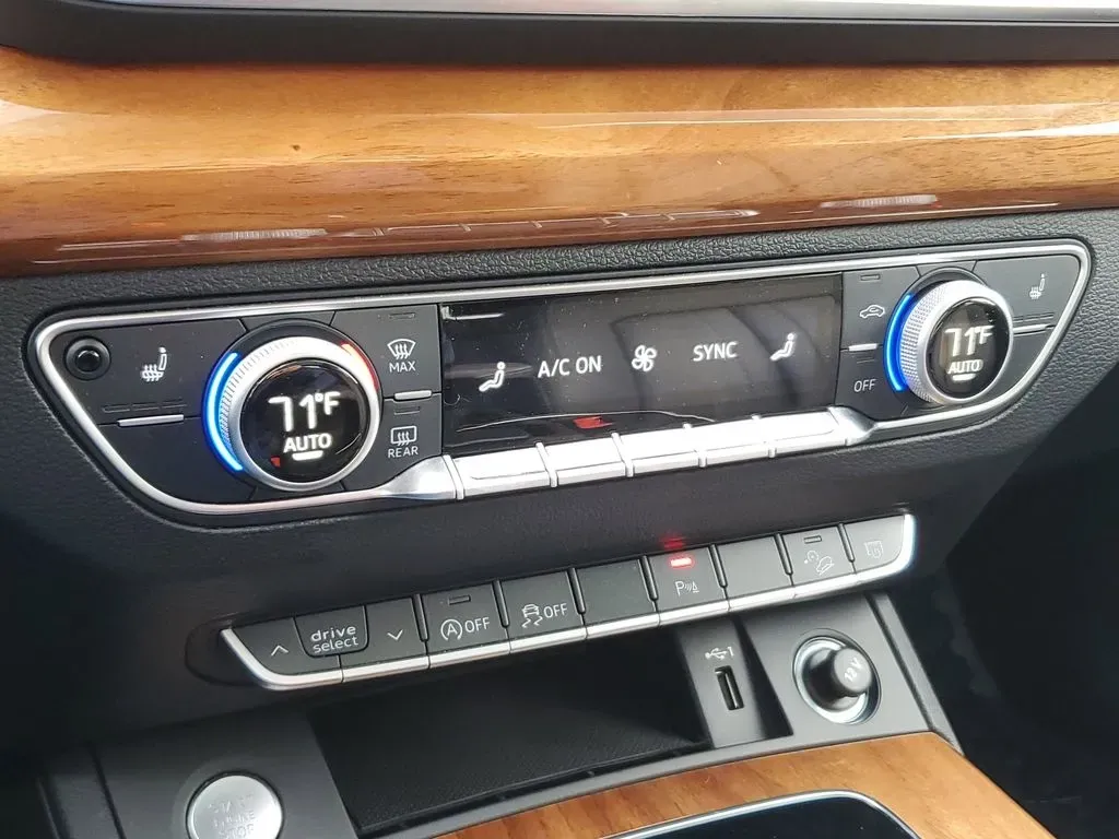 2023 Daytona Gray Pearl Effect /Black Audi Q5 S line Premium (WA1GAAFY6P2) with an 4 Cyl, 2.0L engine, 7-speed auto-shift manual transmission, located at 6064 Gull Rd, Kalamazoo, MI, 49048, (269) 222-0088, 42.328388, -85.512924 - **Elevate Your Daily Drive with the 2023 Audi Q5 at AutoMaxx Kalamazoo!**<br /> <br /> Are you searching for a vehicle that effortlessly combines style, performance, and versatility? Look no further than the stunning 2023 Audi Q5, now available at AutoMaxx, your trusted pre-owned dealership located - Photo#25