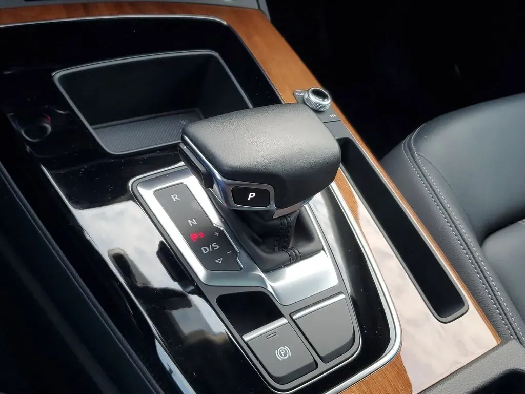 2023 Daytona Gray Pearl Effect /Black Audi Q5 S line Premium (WA1GAAFY6P2) with an 4 Cyl, 2.0L engine, 7-speed auto-shift manual transmission, located at 6064 Gull Rd, Kalamazoo, MI, 49048, (269) 222-0088, 42.328388, -85.512924 - **Elevate Your Daily Drive with the 2023 Audi Q5 at AutoMaxx Kalamazoo!**<br /> <br /> Are you searching for a vehicle that effortlessly combines style, performance, and versatility? Look no further than the stunning 2023 Audi Q5, now available at AutoMaxx, your trusted pre-owned dealership located - Photo#26